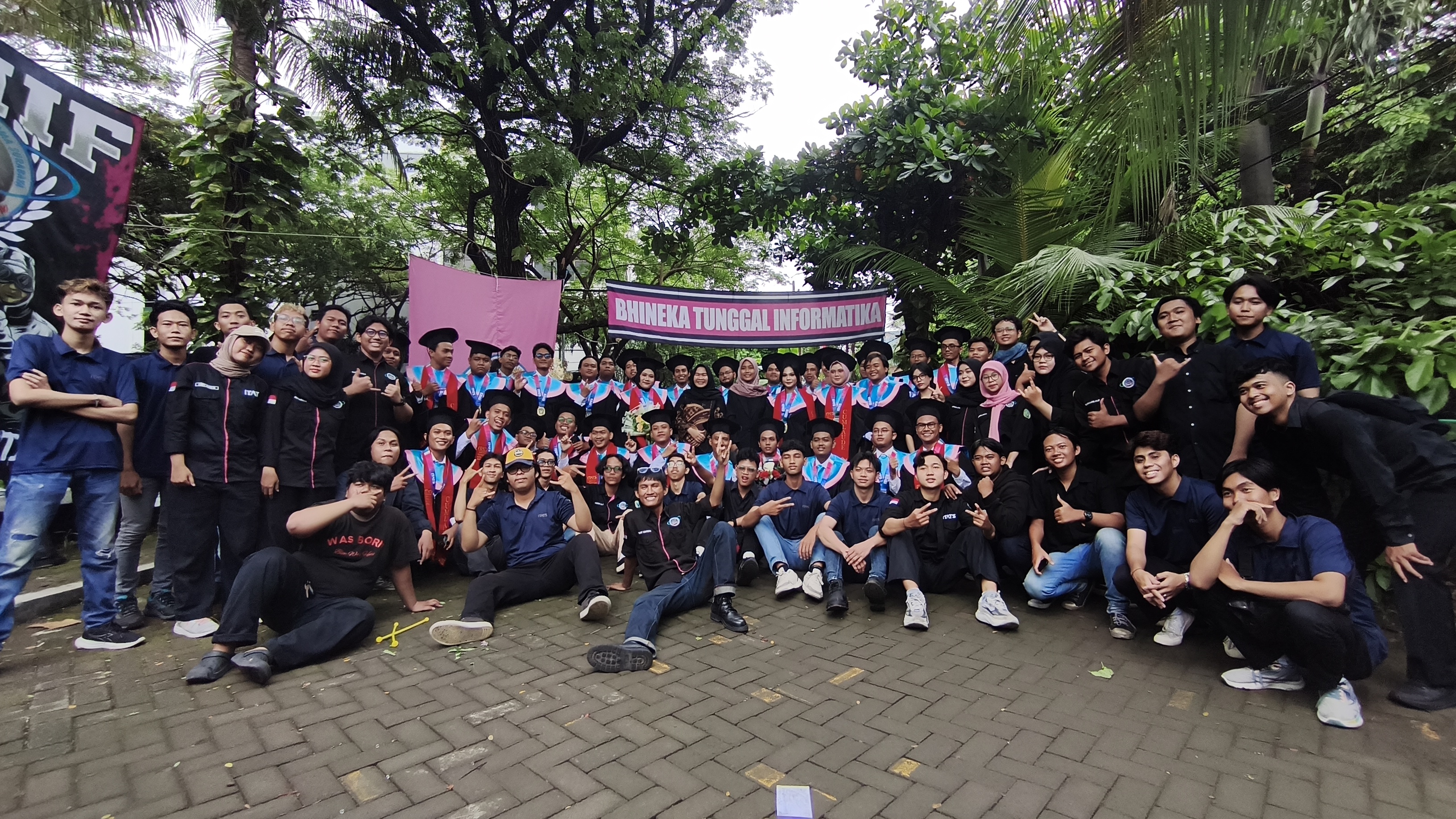 Penyambutan Wisuda ke-73 Institut Teknologi Adhi Tama Surabaya